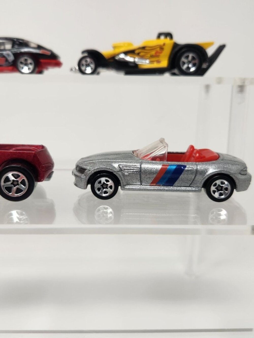 Hotwheels Diecast Cars Lot of (9) 1/64 (p1) - Picture 8 of 11